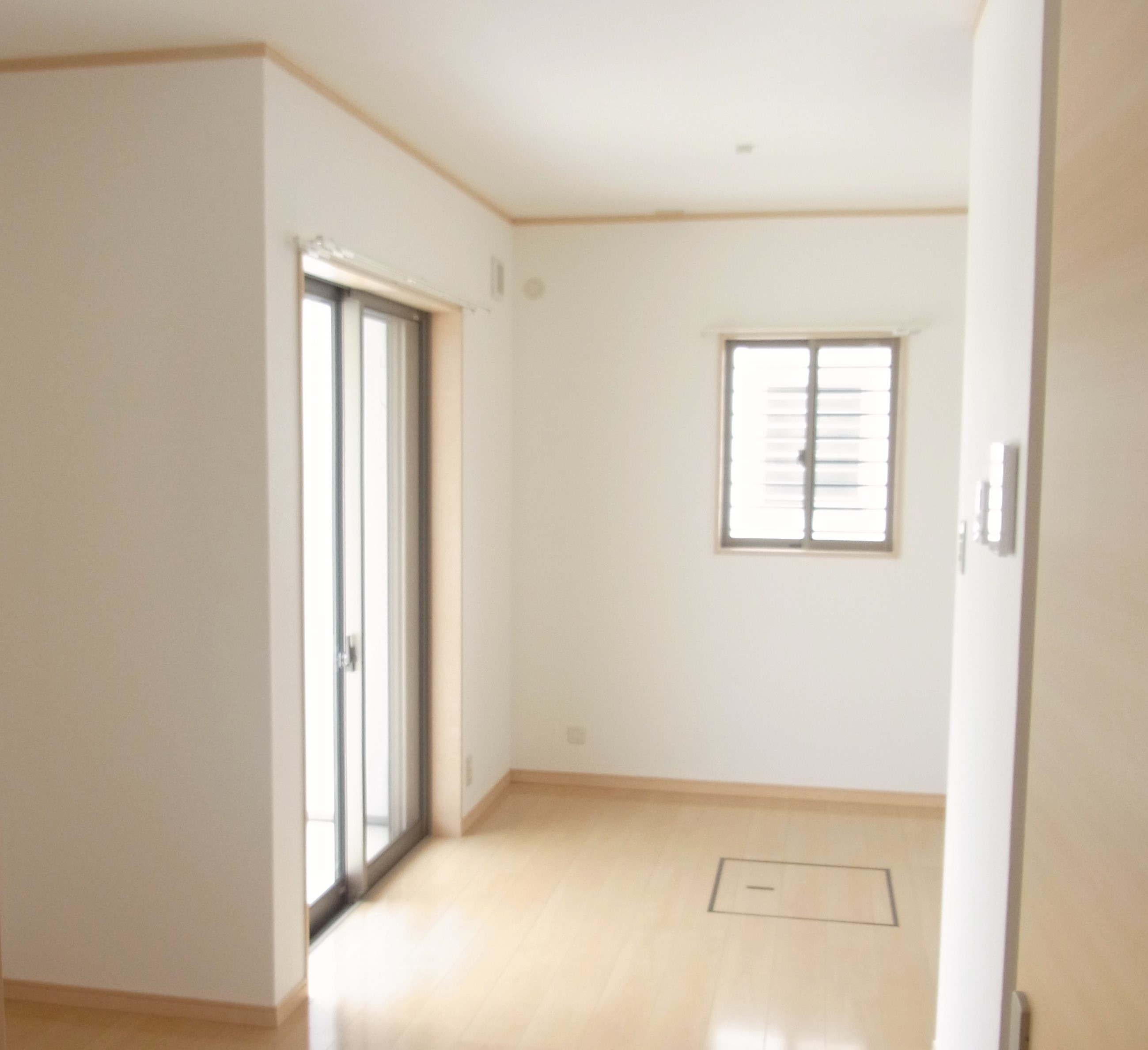 リビングを玄関より